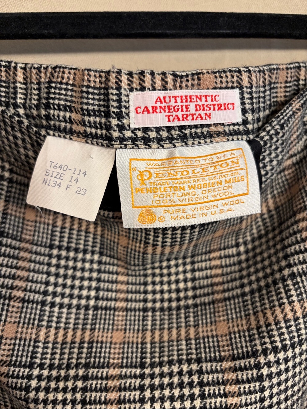 Vintage Pendleton Beige/Black Glen Plaid Pencil Skirt 100% Pure Virgin Wool - Picture 7 of 13